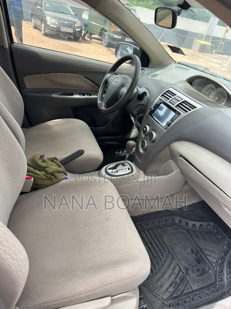 Toyota Belta 2010 Silver