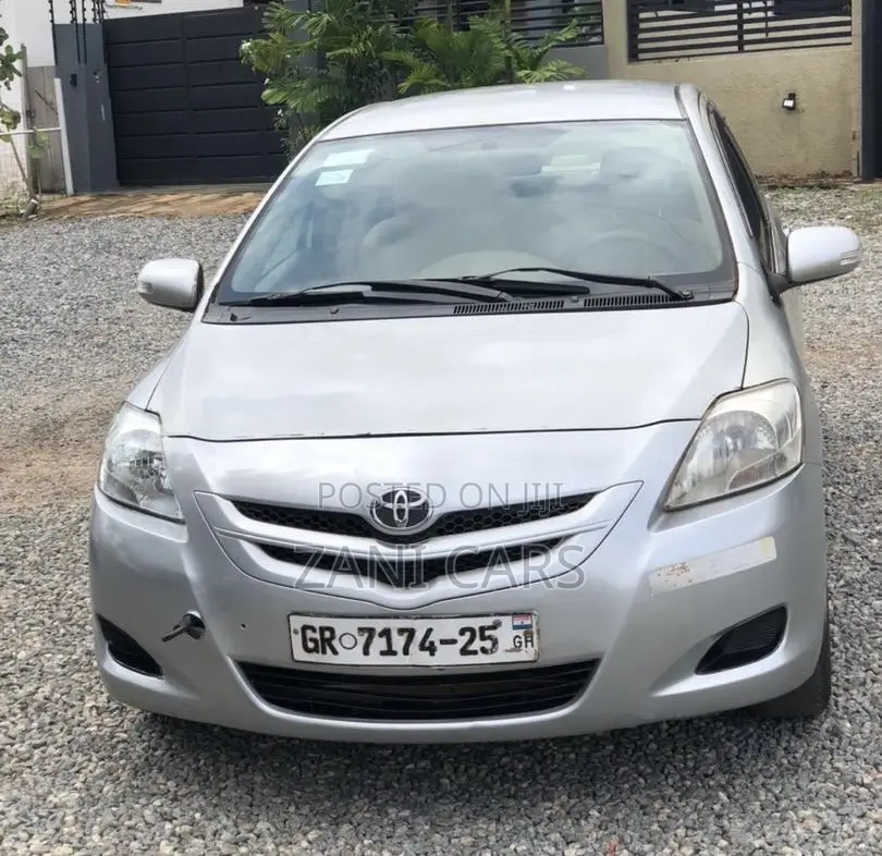 Toyota Belta 2010 Silver