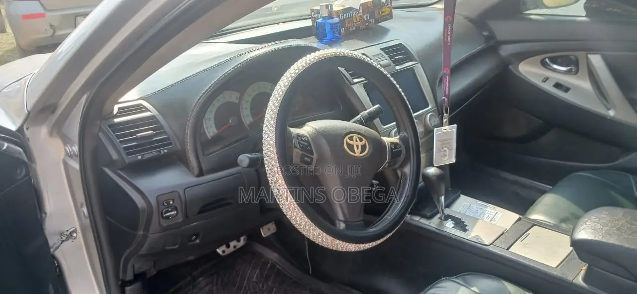 Toyota Camry LE 4dr Sedan (2.5L 4cyl 6A) 2011 Silver
