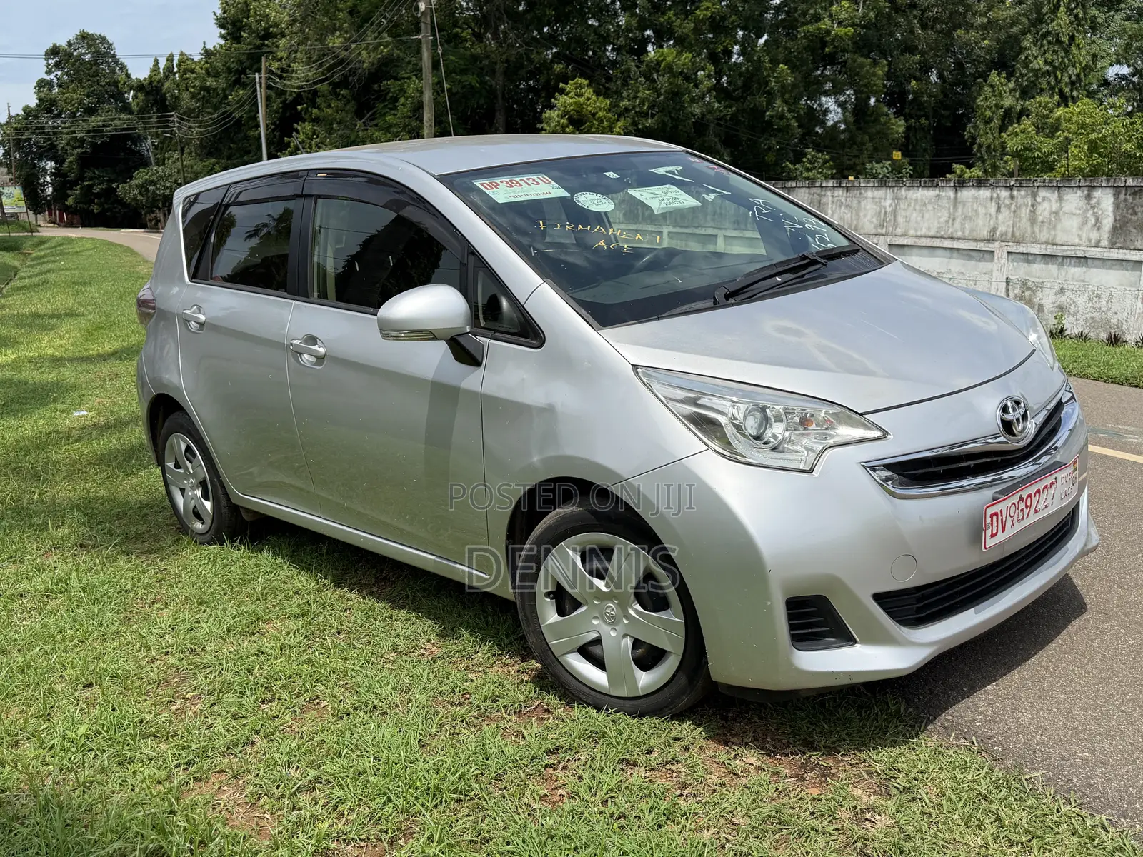 Toyota Ractis 1.5 FWD 2014 Silver
