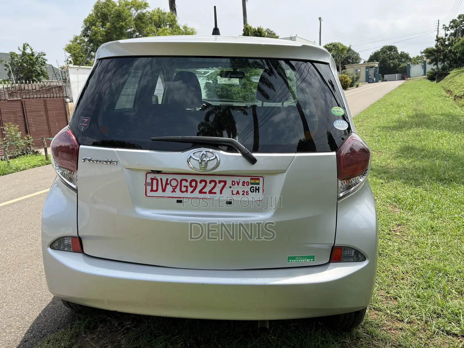 Toyota Ractis 1.5 FWD 2014 Silver