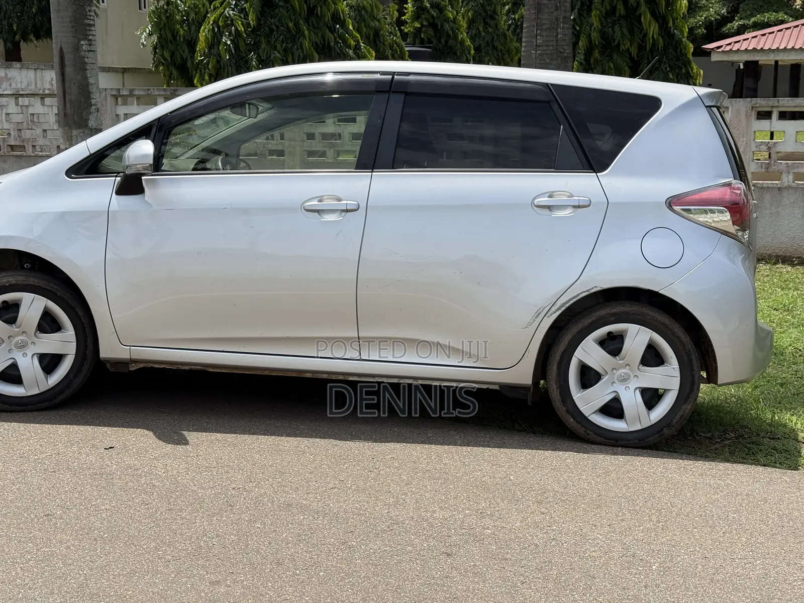 Toyota Ractis 1.5 FWD 2014 Silver