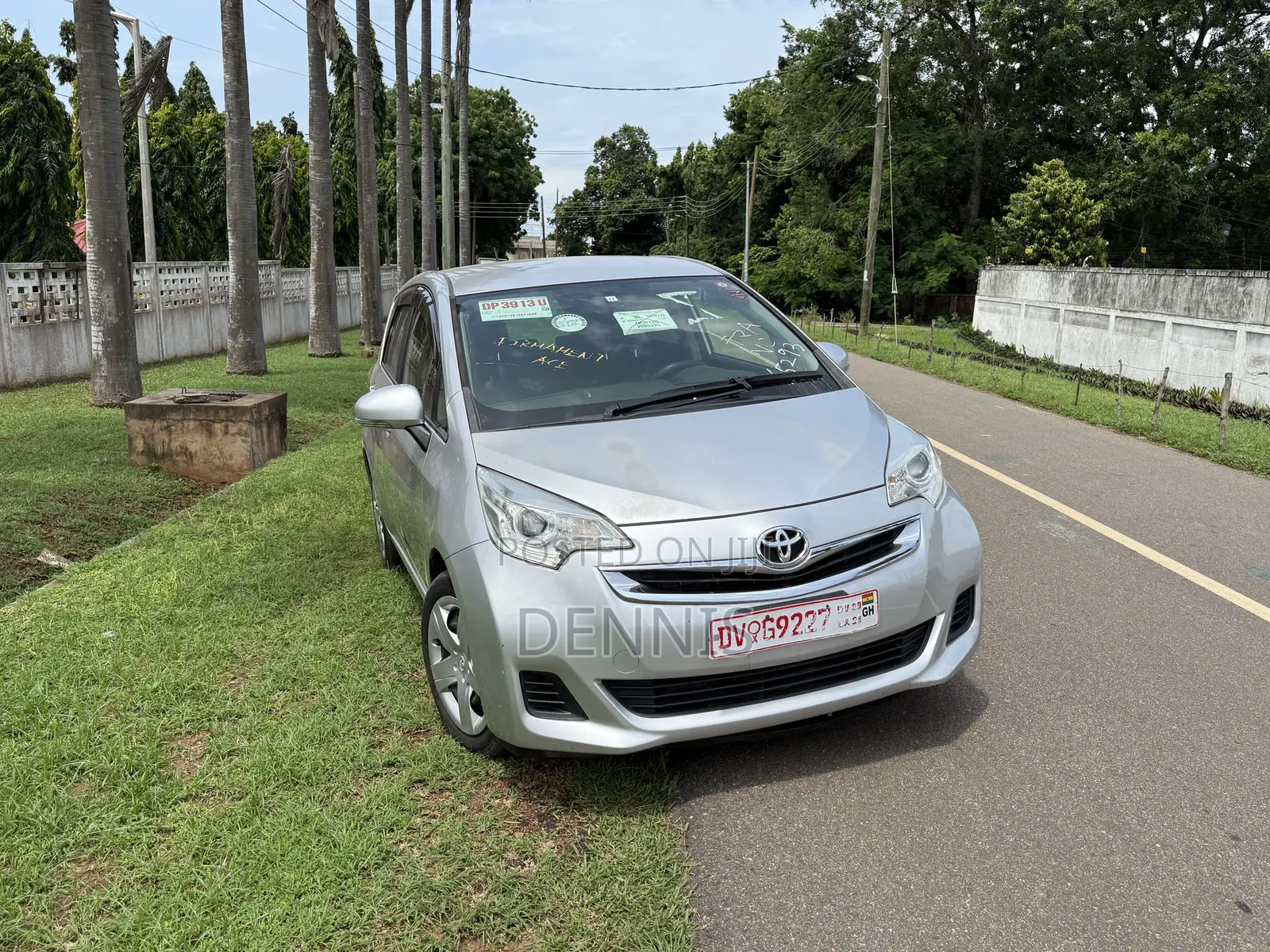 Toyota Ractis 1.5 FWD 2014 Silver