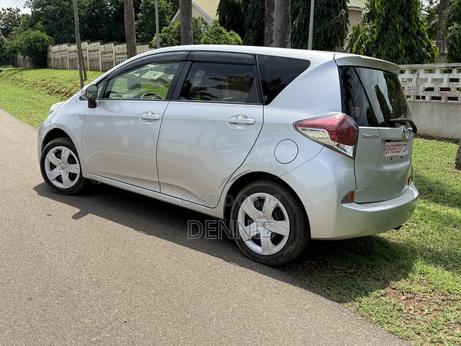 Toyota Ractis 1.5 FWD 2014 Silver