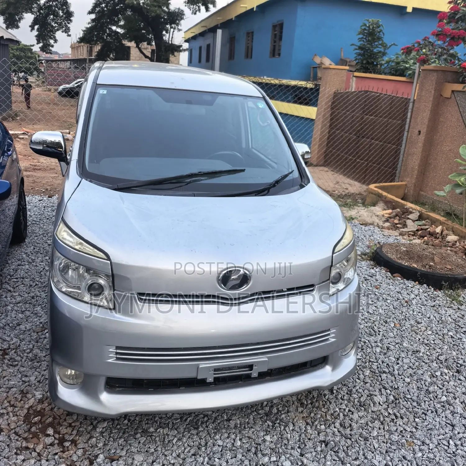 Toyota Voxy 2011 Silver