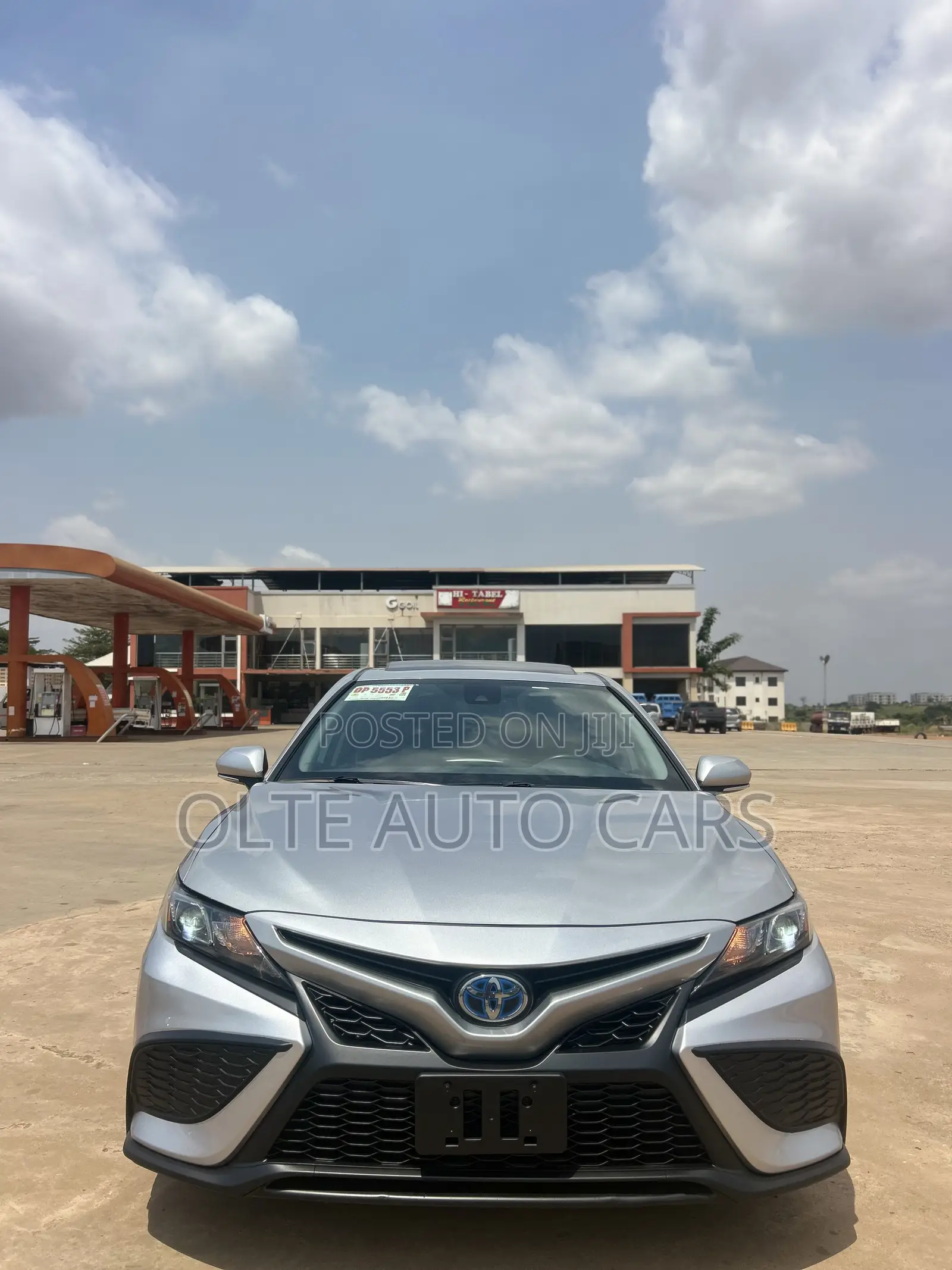 Toyota Camry SE 2022 Silver