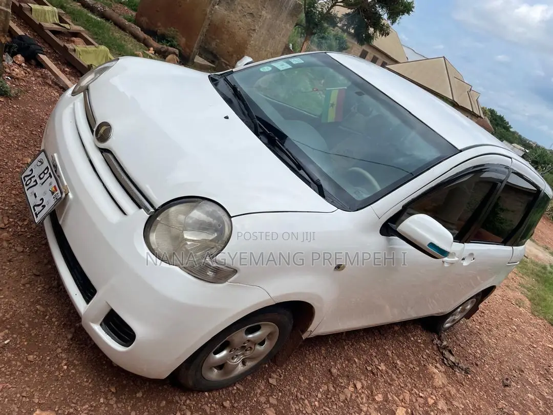Toyota Sienta 1.5 FWD 2010 White