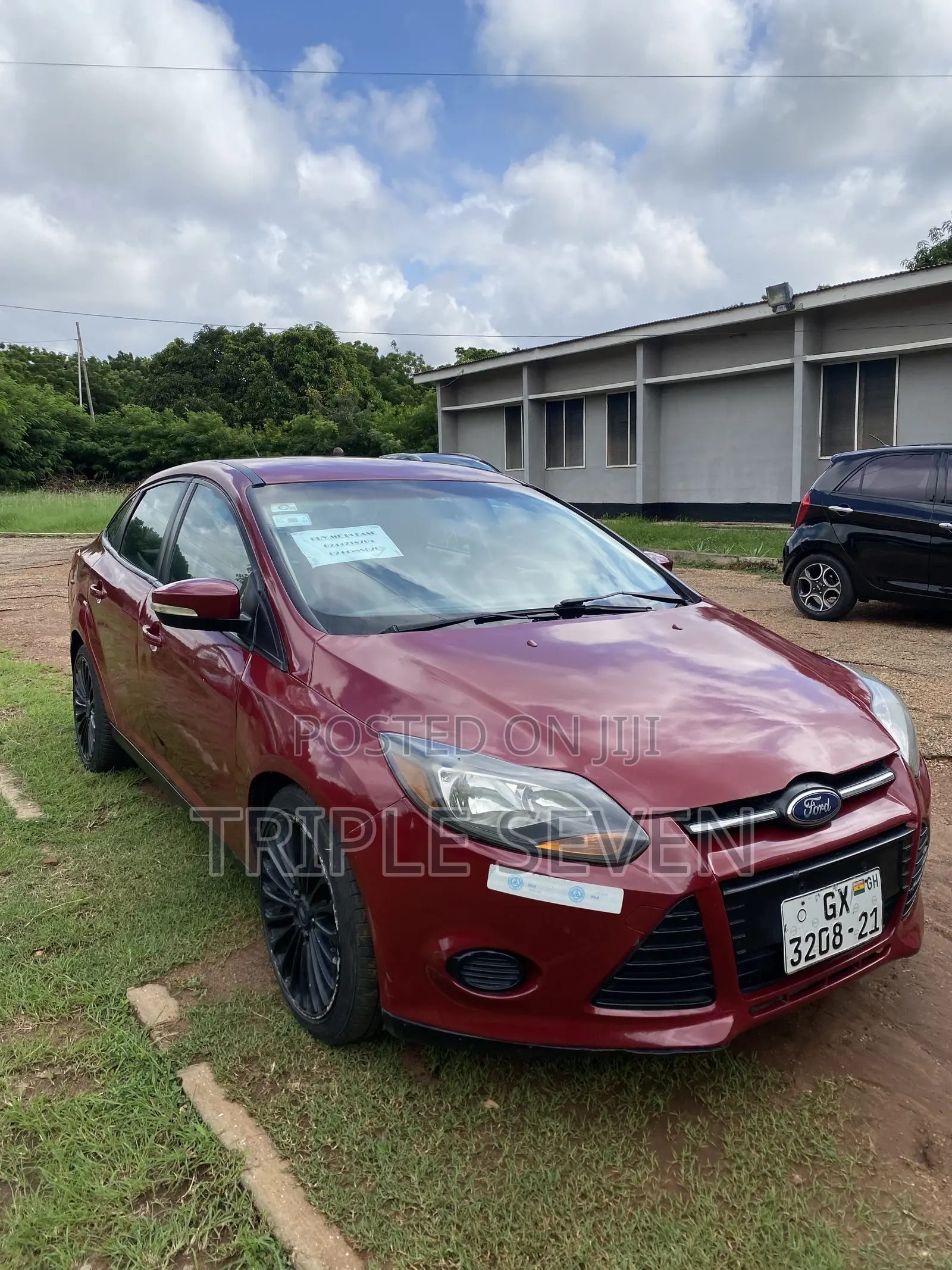 Ford Focus SE Sedan FWD (2.0L 4cyl 5M) 2013 Red