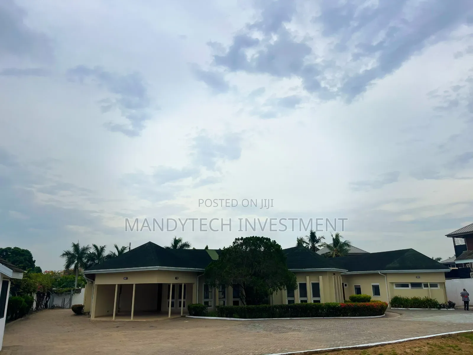 11bdrm Block of Flats in American House for rent