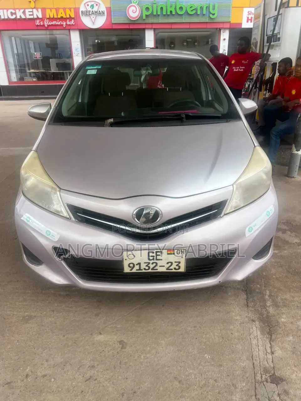 Toyota Vitz 2012 Silver