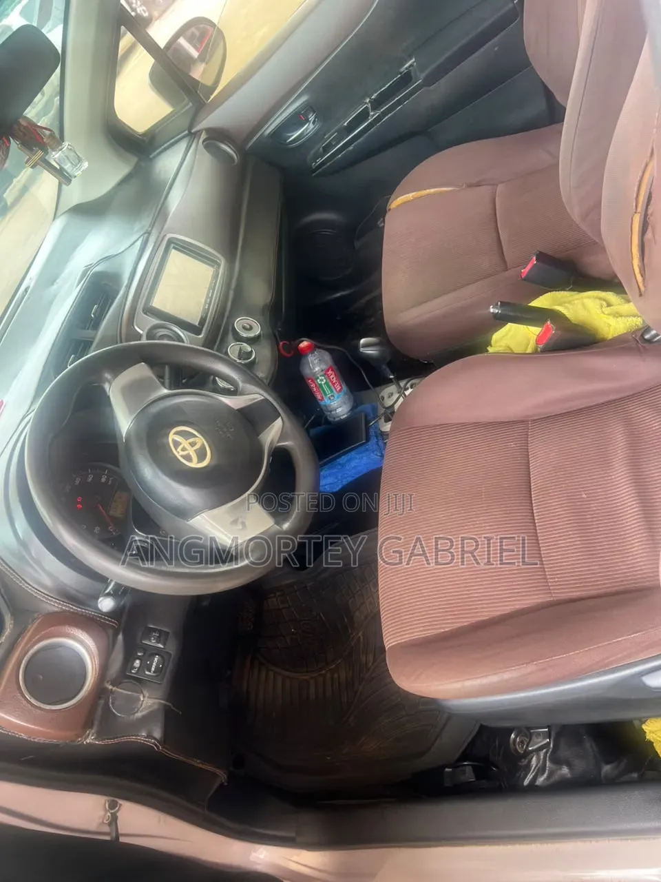 Toyota Vitz 2012 Silver