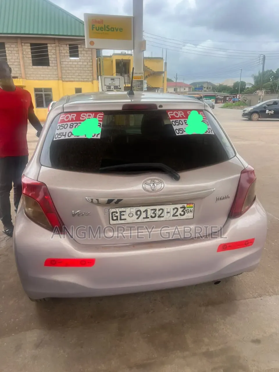 Toyota Vitz 2012 Silver