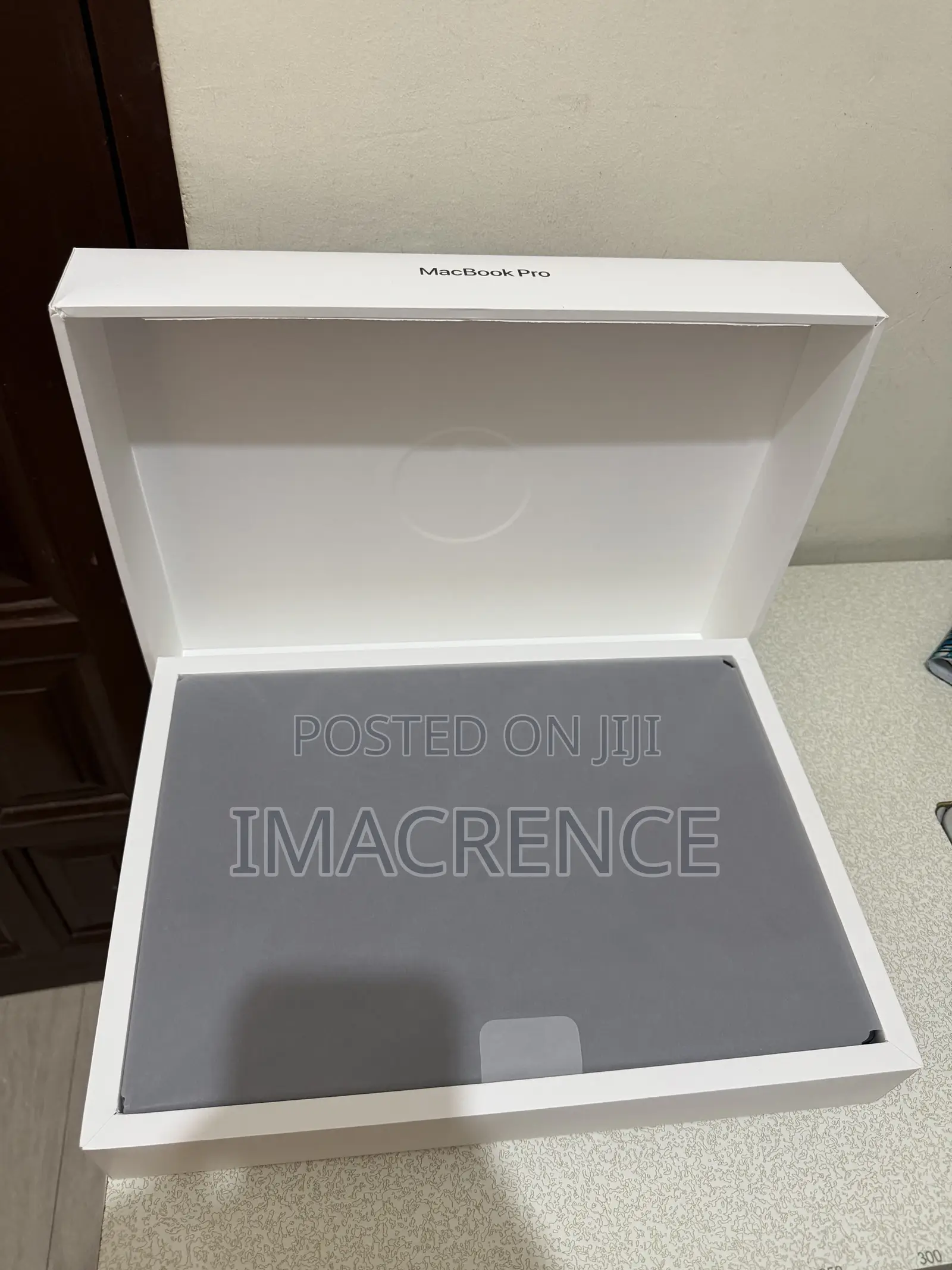 New Laptop Apple MacBook Pro 2023 M3 Pro 18GB Apple M3 Pro SSD 512GB