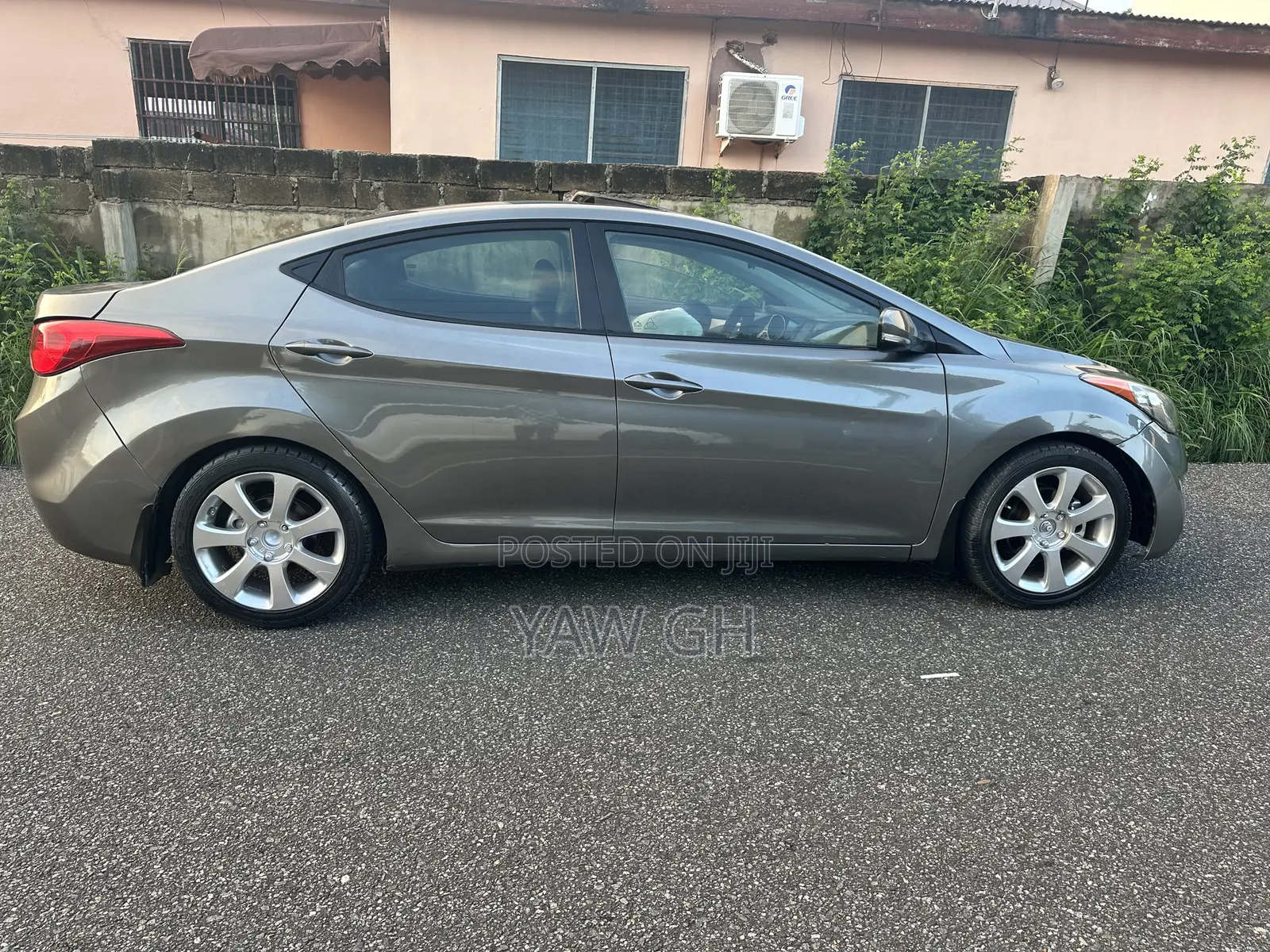 Hyundai Elantra Limited Sedan FWD (1.8L 4cyl 6A) 2013 Gray
