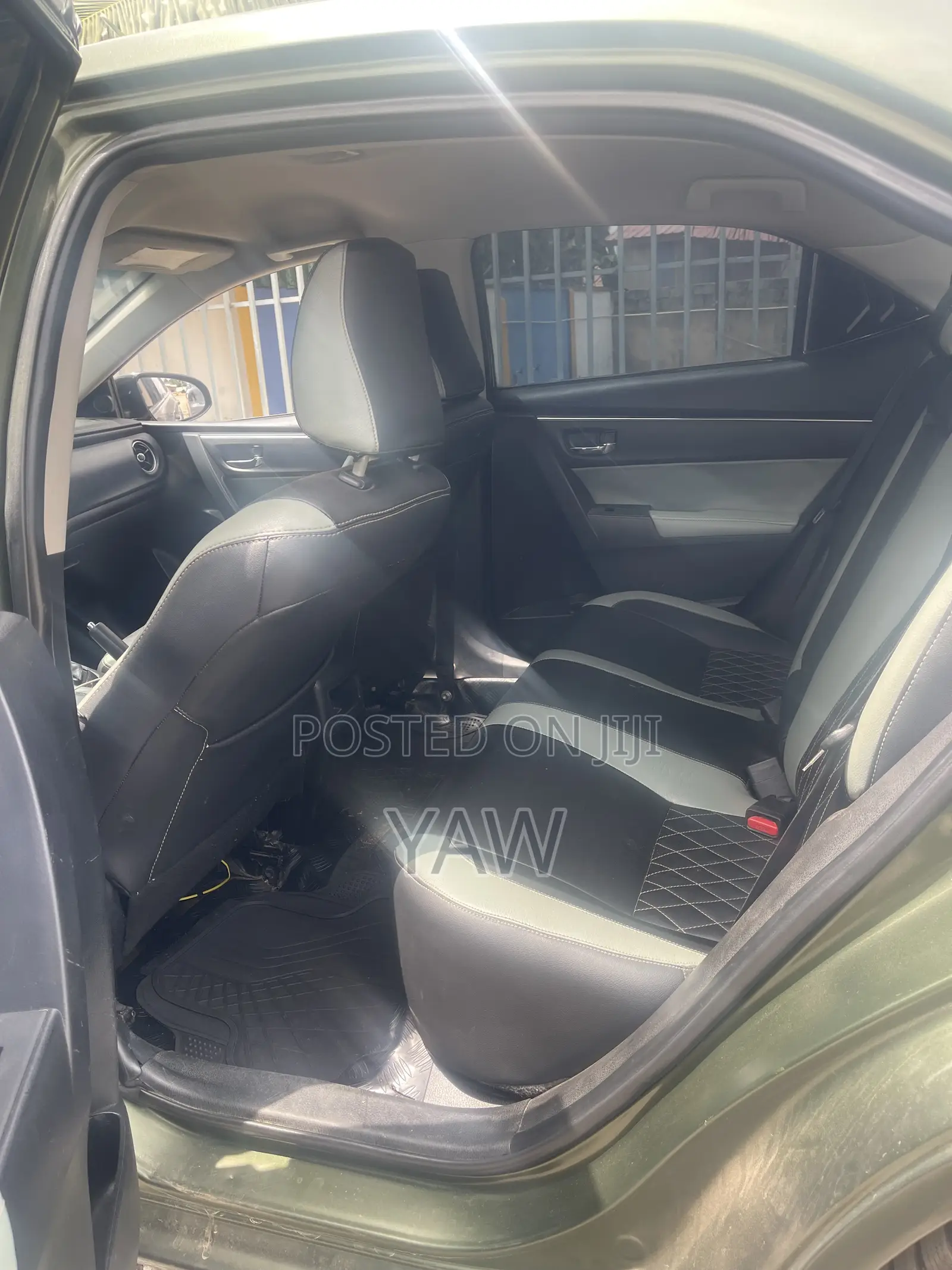 Toyota Corolla LE Eco (1.8L 4cyl 2A) 2018 Green
