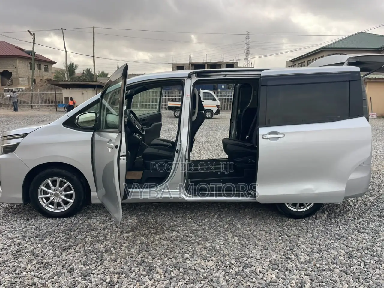 Toyota Voxy V 2WD 7-Seater 2015 Silver