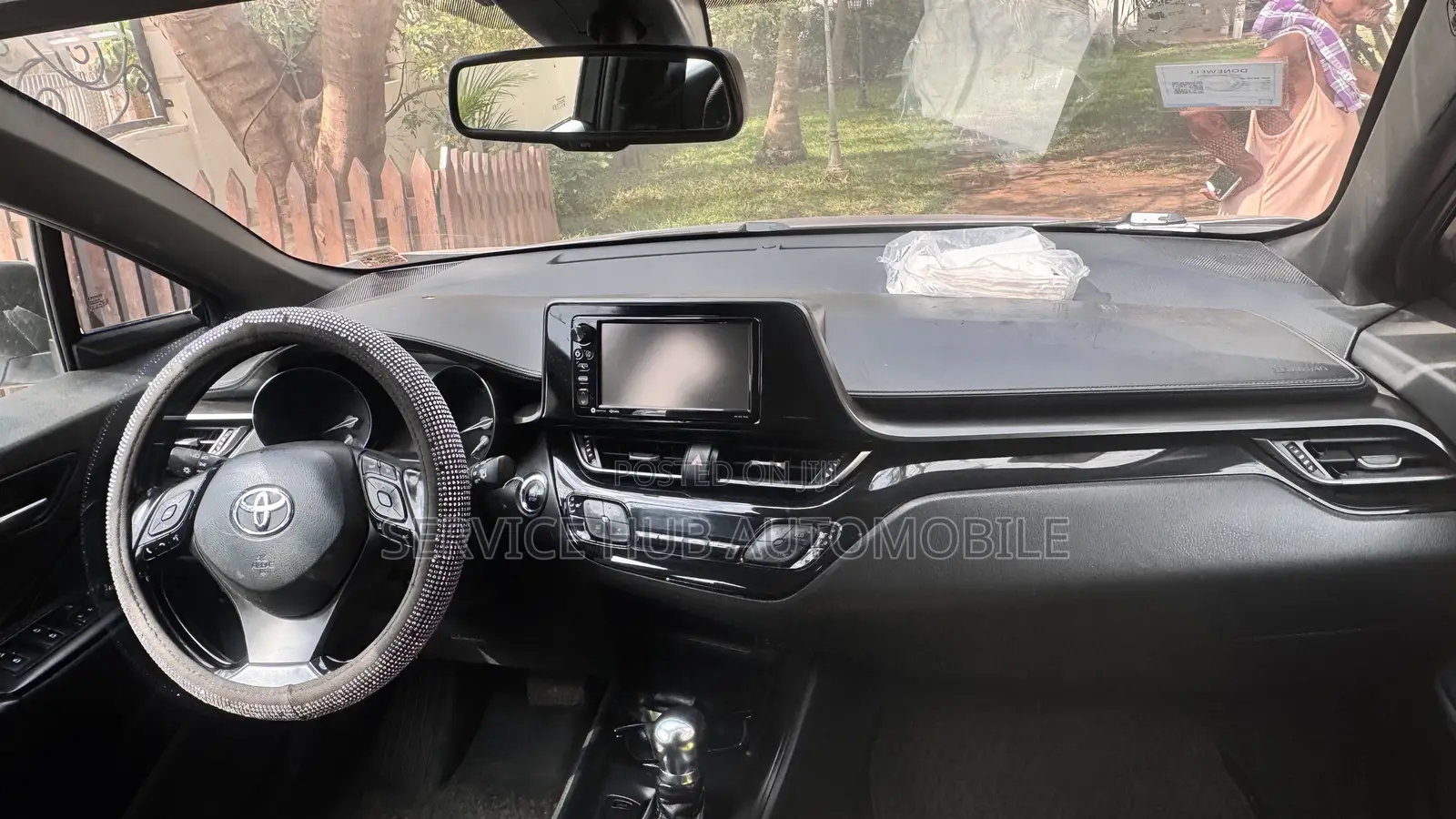 Toyota C-HR XLE FWD Sport Utility (2.0L 4cyl 2AM) 2018 Gray