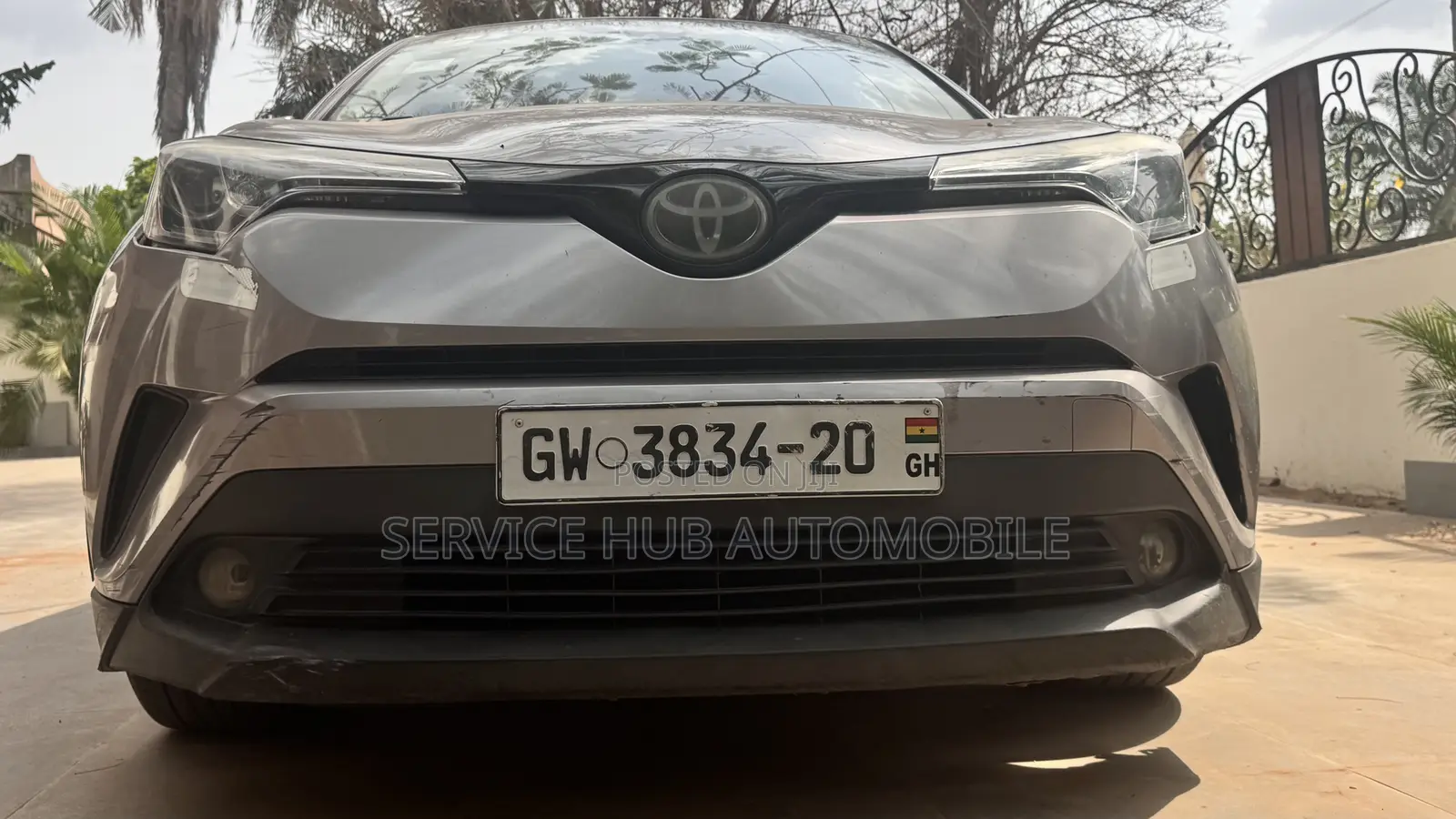 Toyota C-HR XLE FWD Sport Utility (2.0L 4cyl 2AM) 2018 Gray