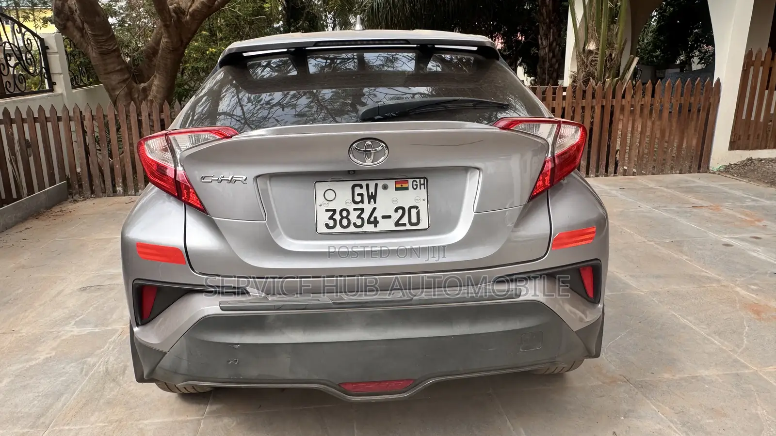 Toyota C-HR XLE FWD Sport Utility (2.0L 4cyl 2AM) 2018 Gray