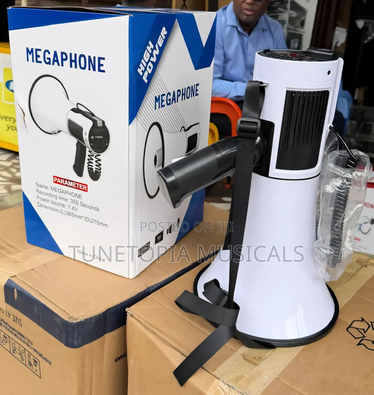 Ml-106u High-Power Megaphone Featuring a Detachable Microphone.