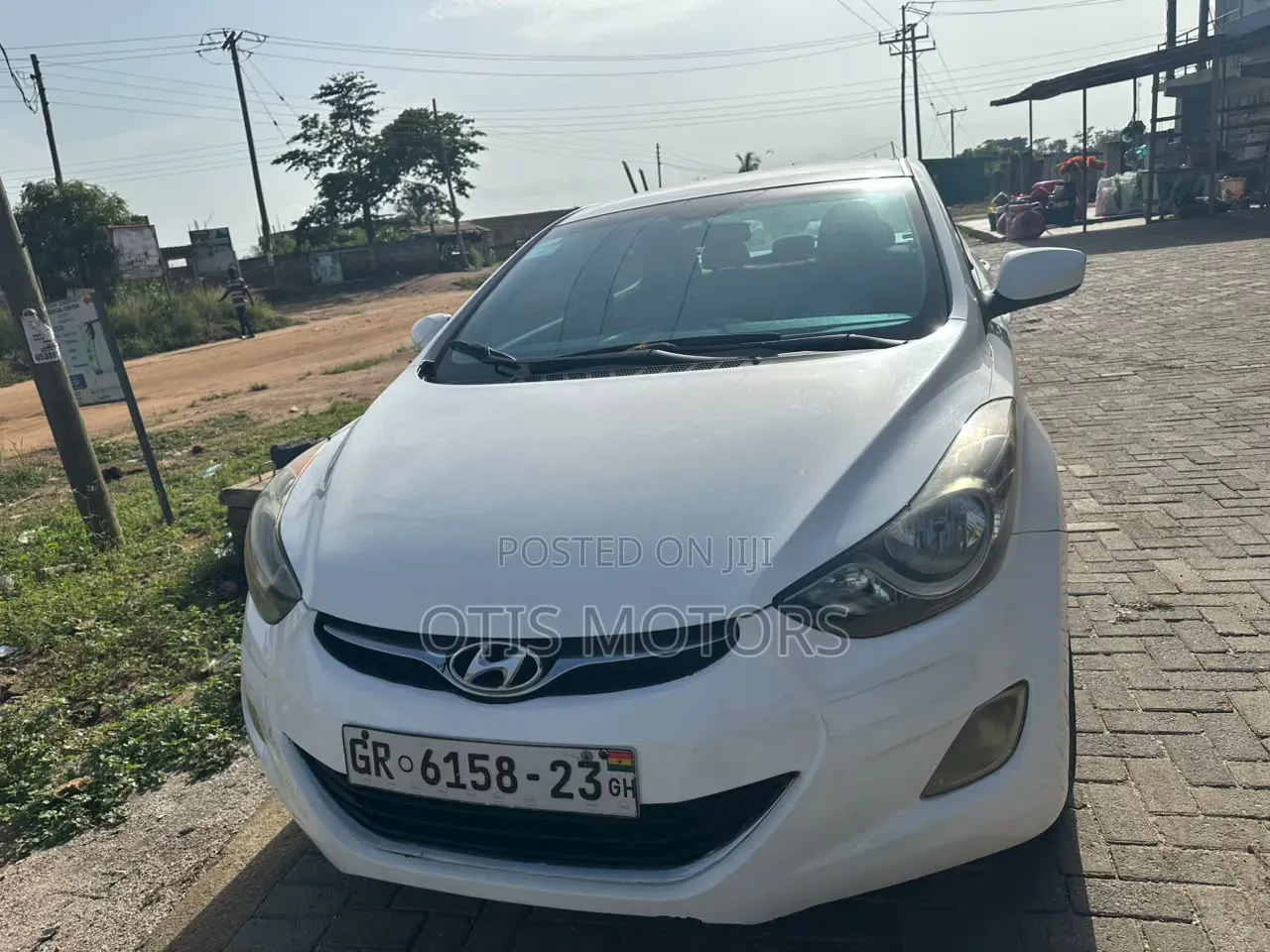 Hyundai Elantra GLS Sedan FWD (1.8L 4cyl 6A) 2013 Off white