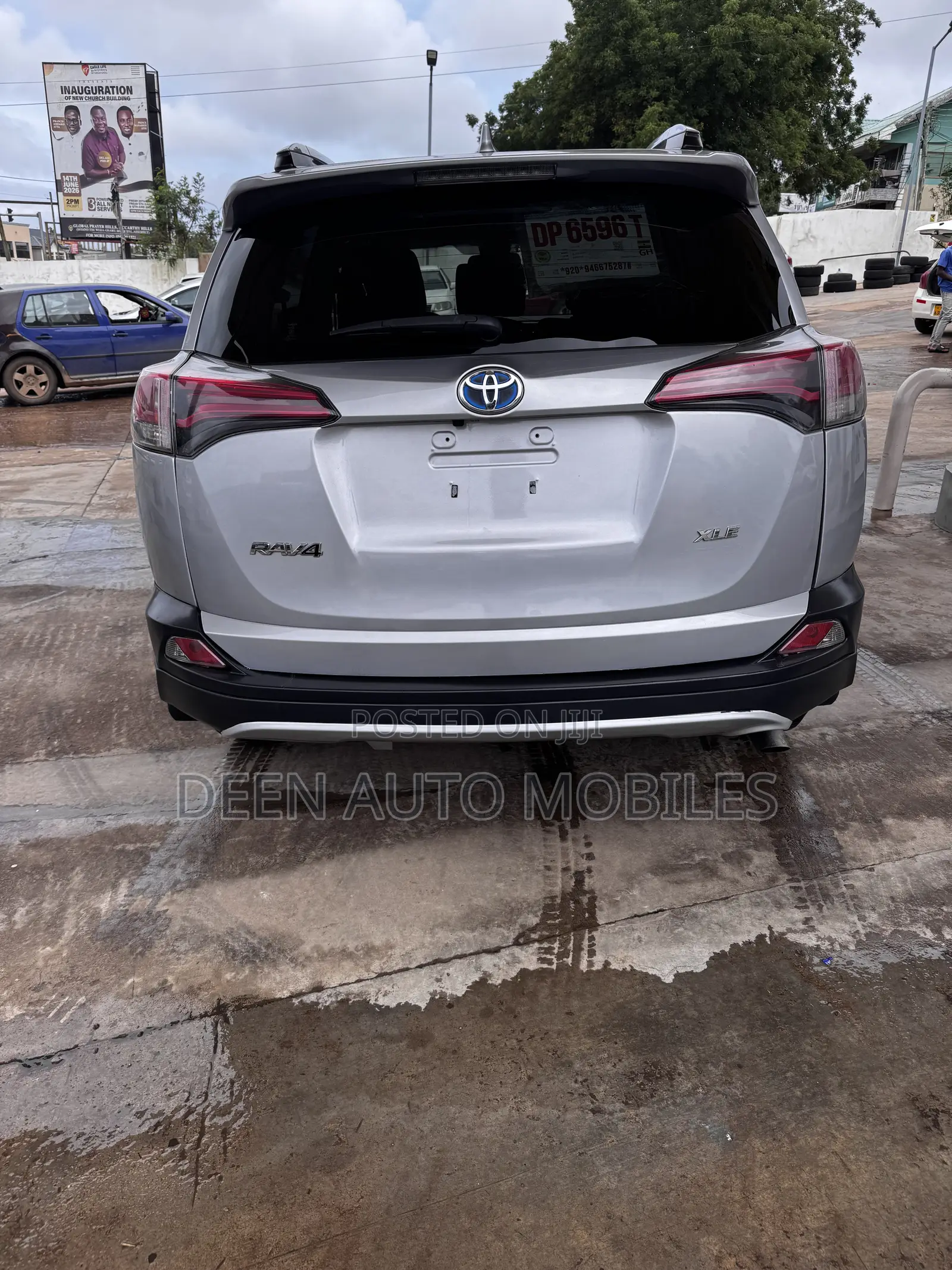 Toyota RAV4 XLE 4dr SUV AWD (2.5L 4cyl 6A) 2018 Silver
