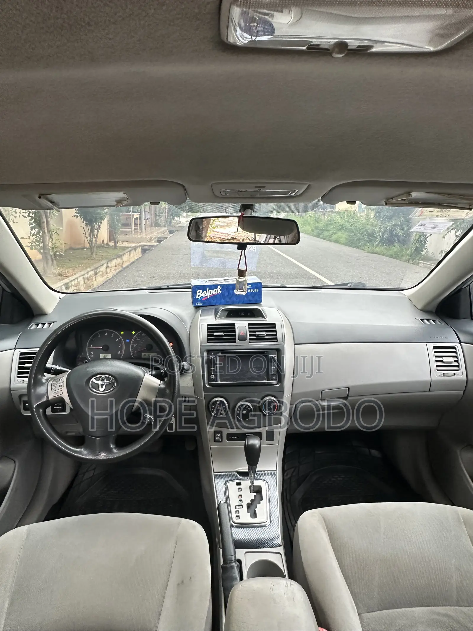 Toyota Corolla LE Special Edition 4dr Sedan (1.8L 4cyl 4A) 2013 Silver