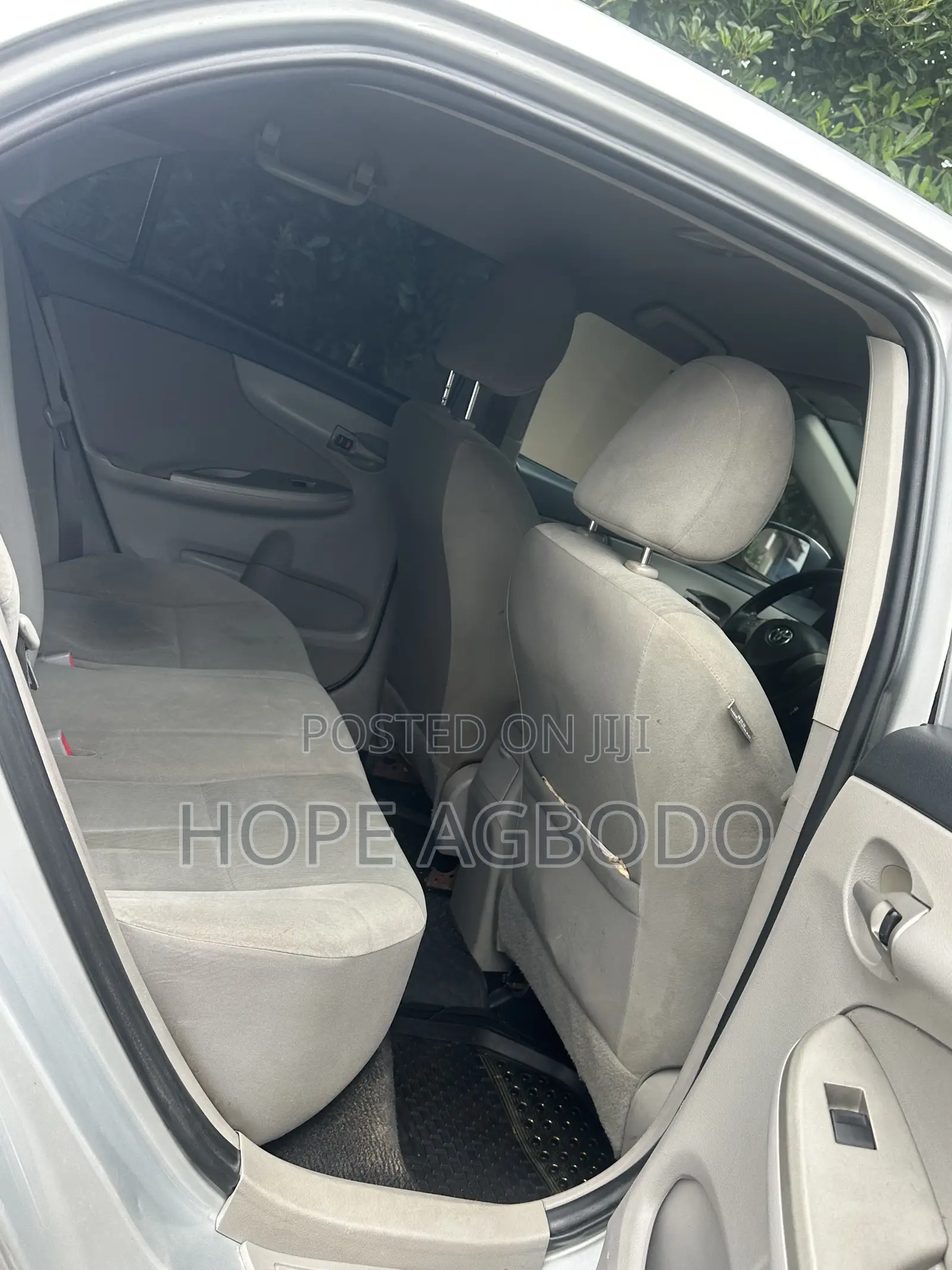 Toyota Corolla LE Special Edition 4dr Sedan (1.8L 4cyl 4A) 2013 Silver