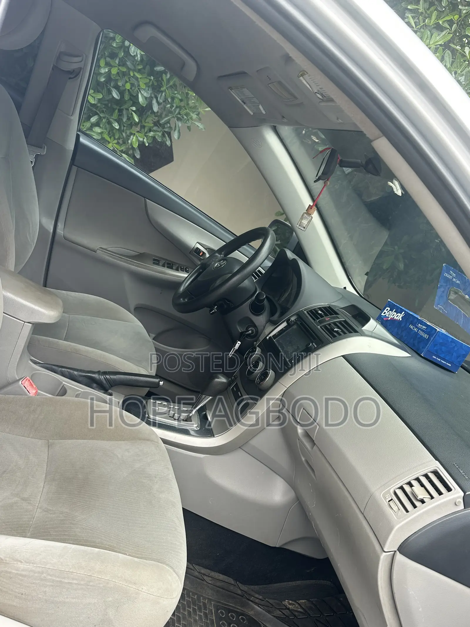 Toyota Corolla LE Special Edition 4dr Sedan (1.8L 4cyl 4A) 2013 Silver