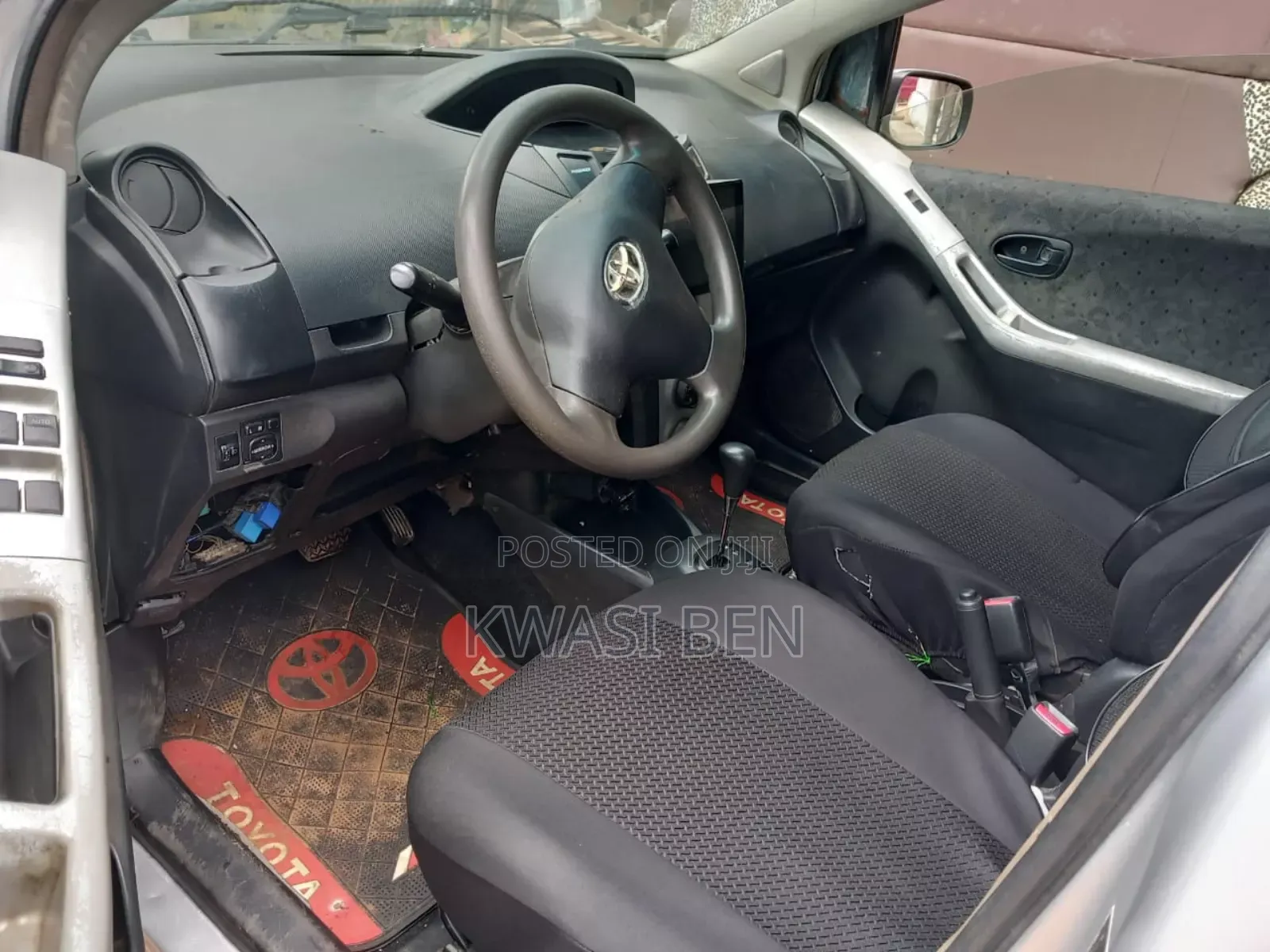 Toyota Vitz 2010 Gray