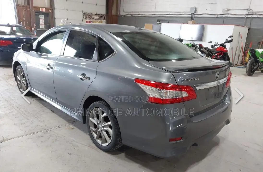Nissan Sentra SR 4dr Sedan (1.8L 4cyl CVT) 2015 Gray