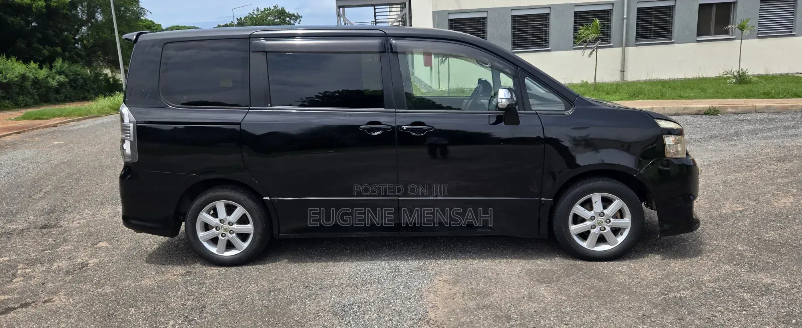 Toyota Voxy V 4WD 7-Seater 2010 Black