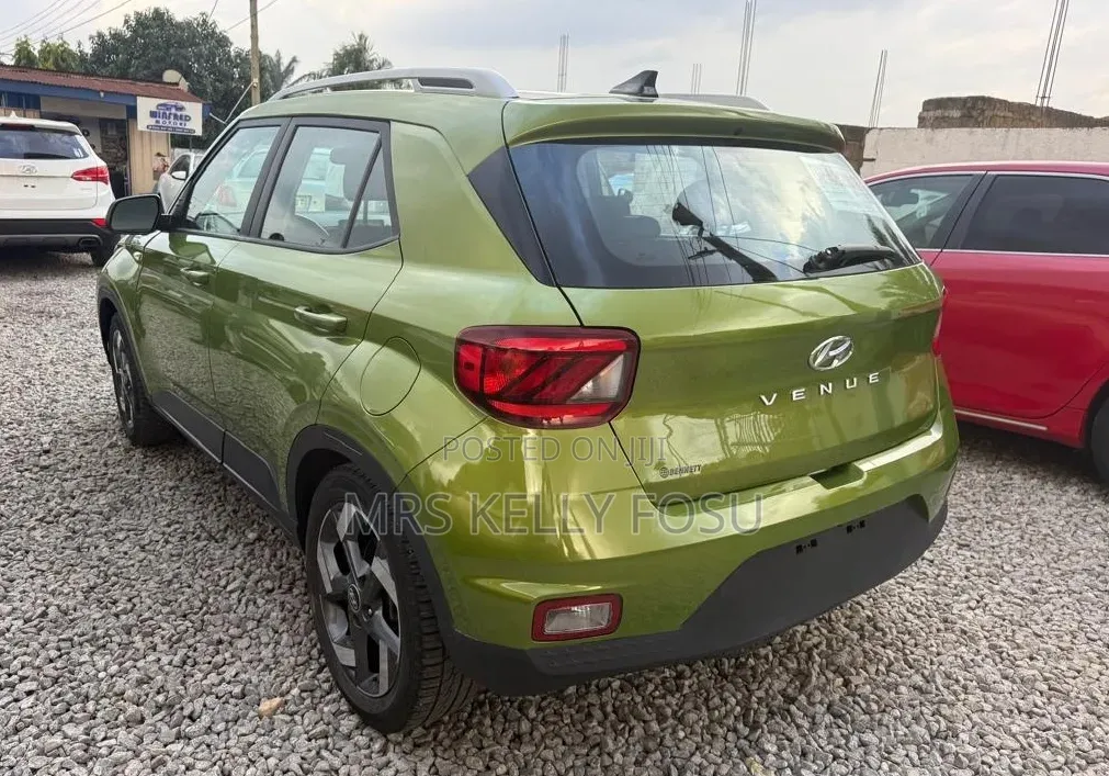 Hyundai Venue 2021 Green