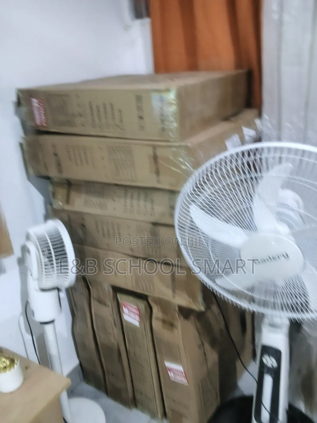 High Quality 18 Inch Rechargeable Fan With Multiple Speed Control
