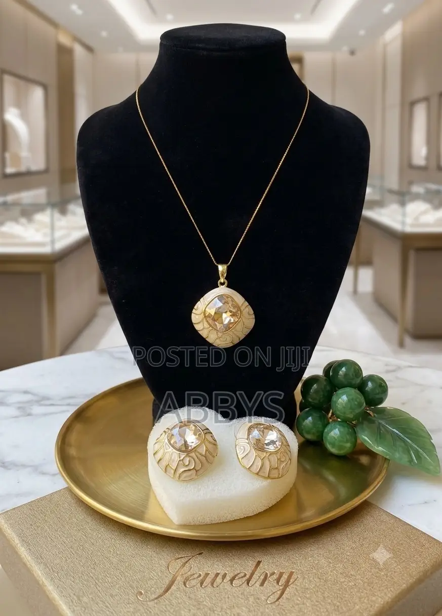 The Empress Amber Suite/Necklace With Earrings