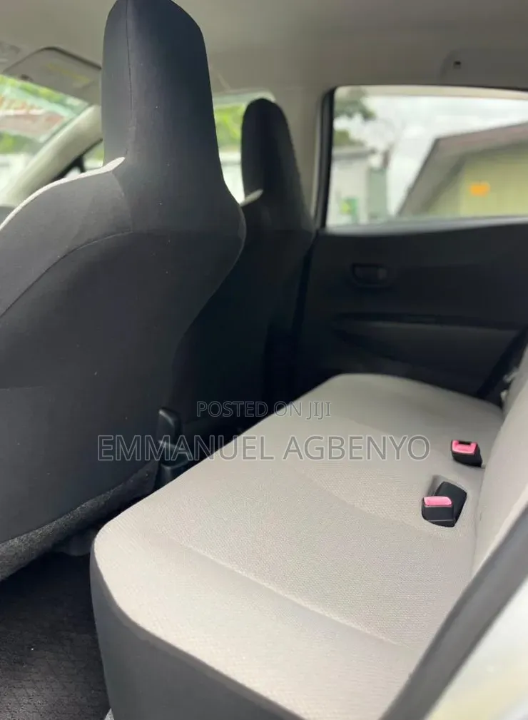 Toyota Vitz 2013 Silver