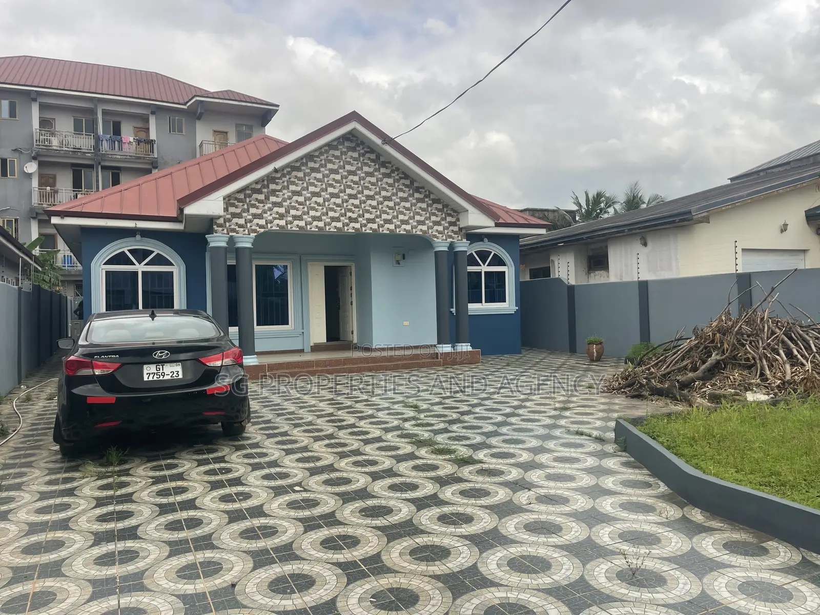 3bdrm House in Batsonaa, Baatsona Total for rent