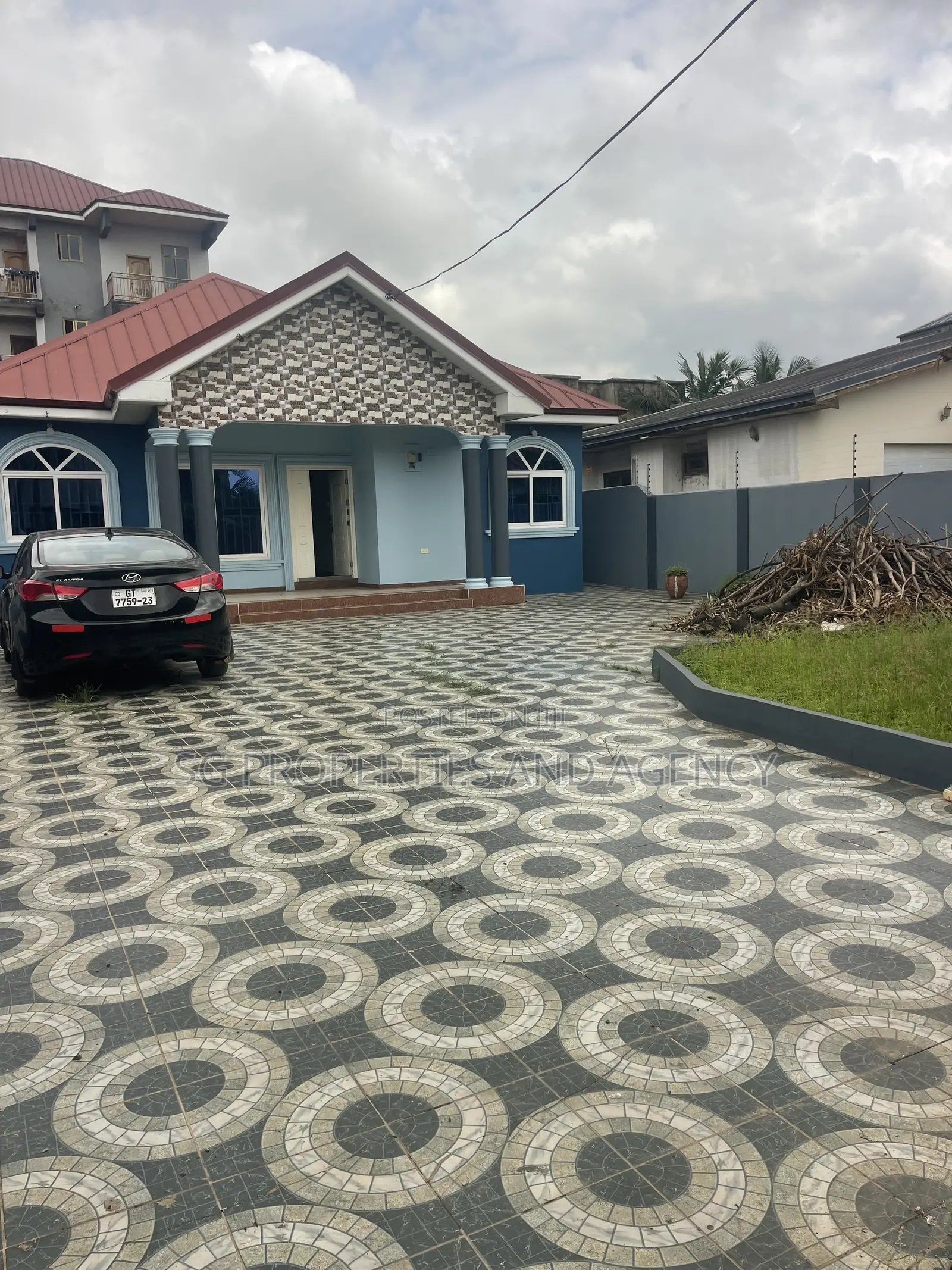 3bdrm House in Batsonaa, Baatsona Total for rent