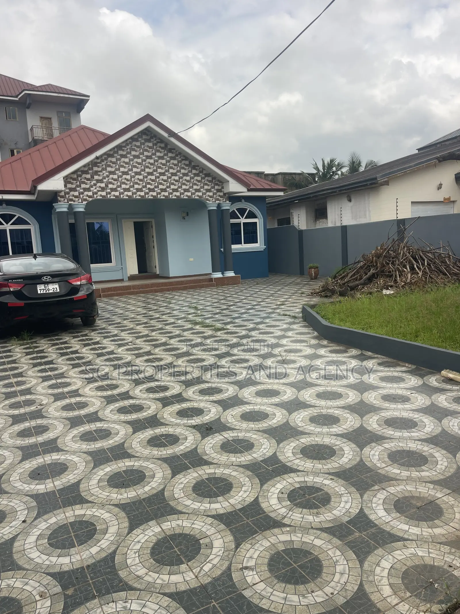 3bdrm House in Batsonaa, Baatsona Total for rent