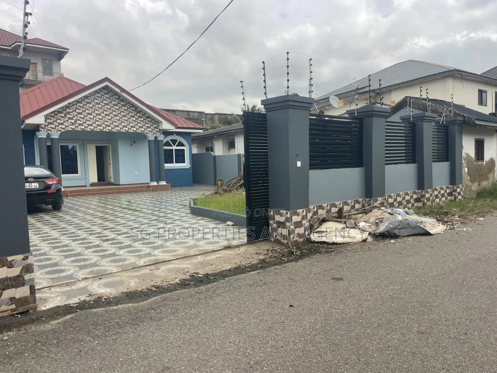 3bdrm House in Batsonaa, Baatsona Total for rent