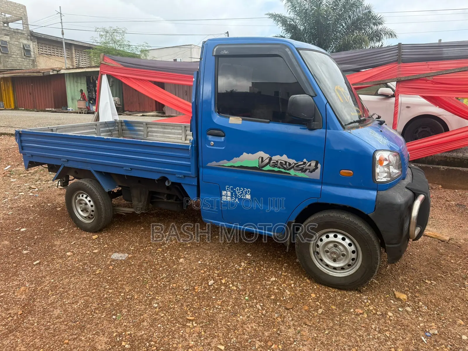 Mitsubishi Mini Truck – Strong Reliable Cargo Pickup