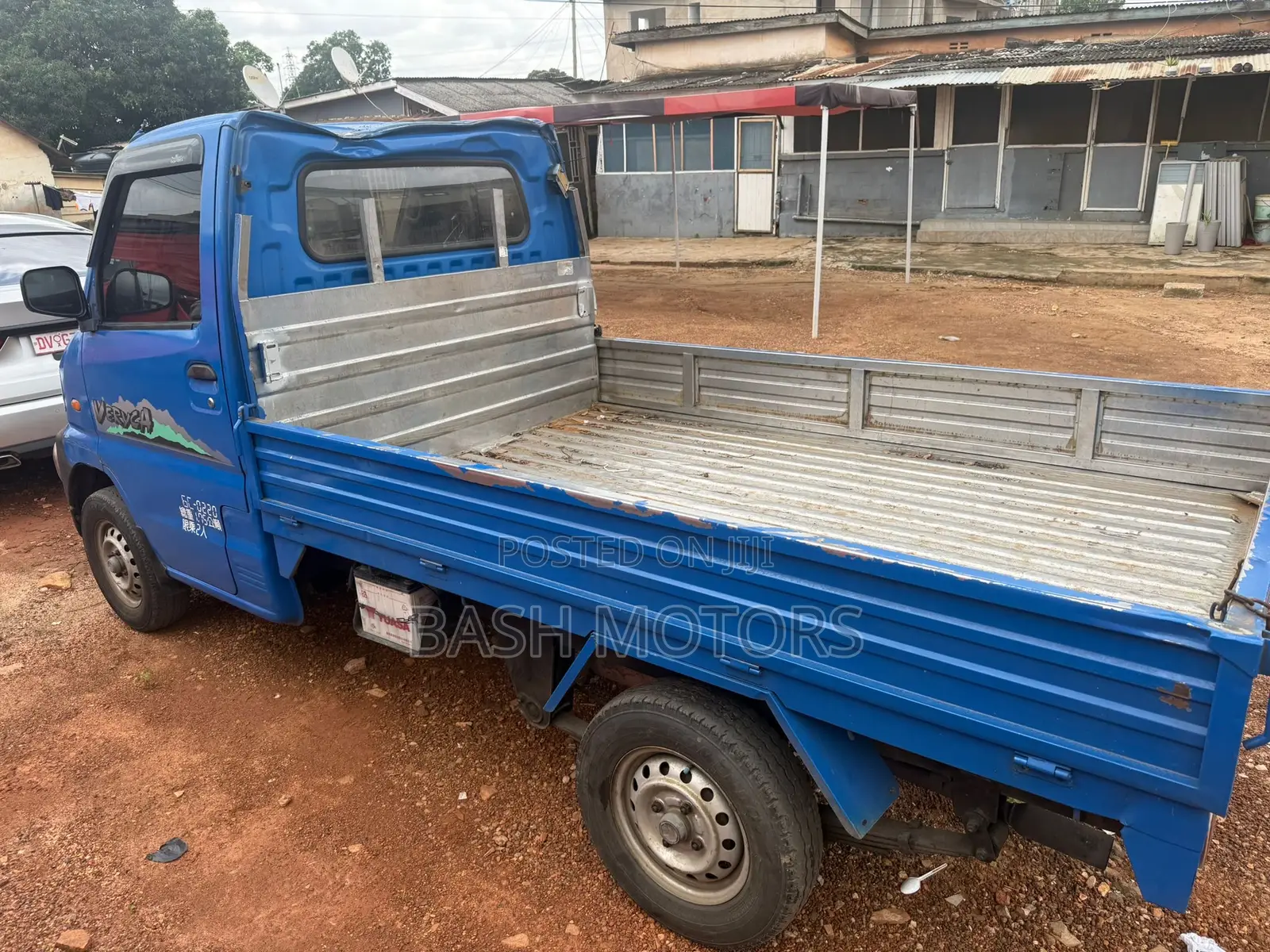 Mitsubishi Mini Truck – Strong Reliable Cargo Pickup