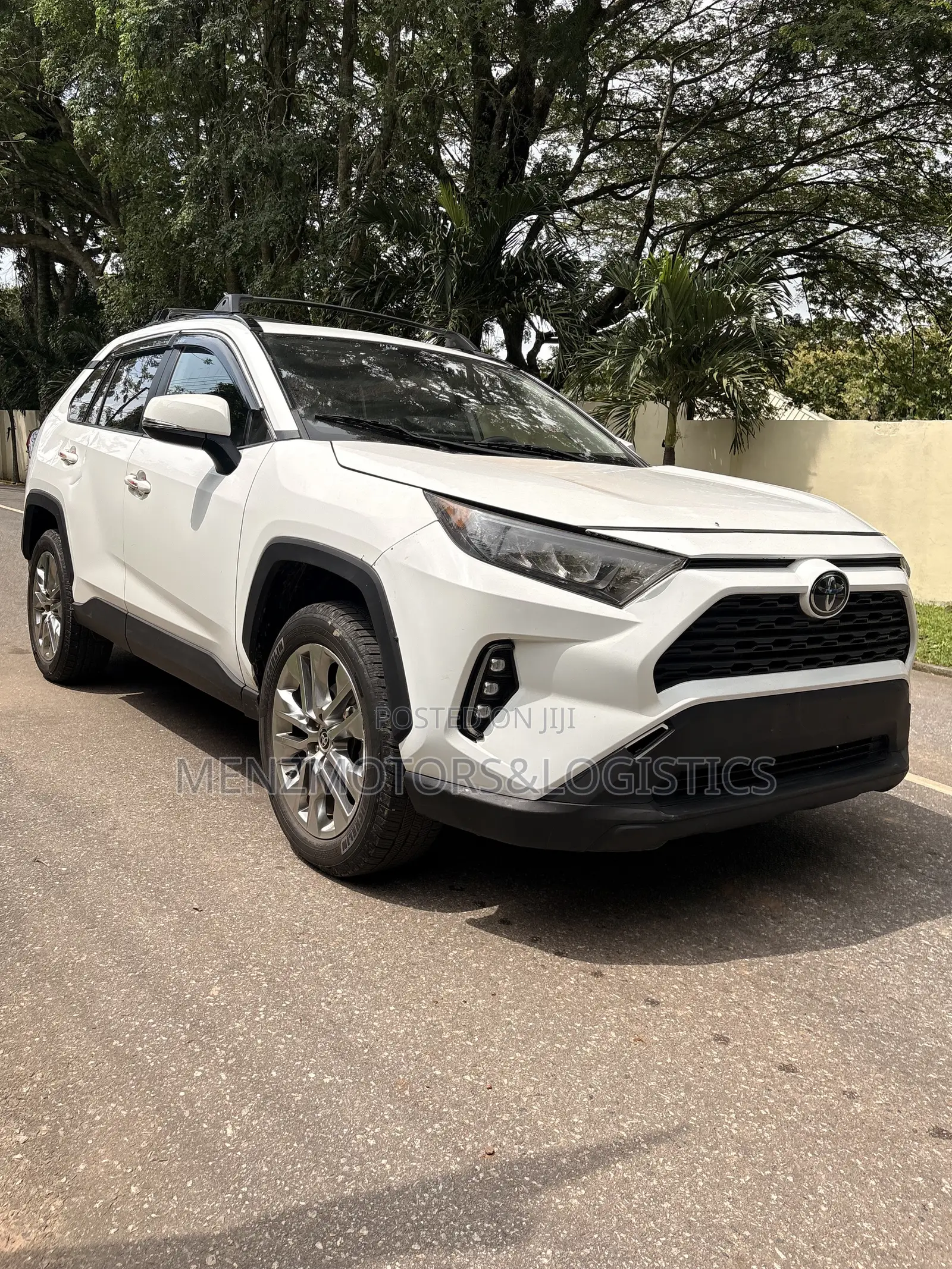 Toyota RAV4 XLE Premium FWD 2020 White