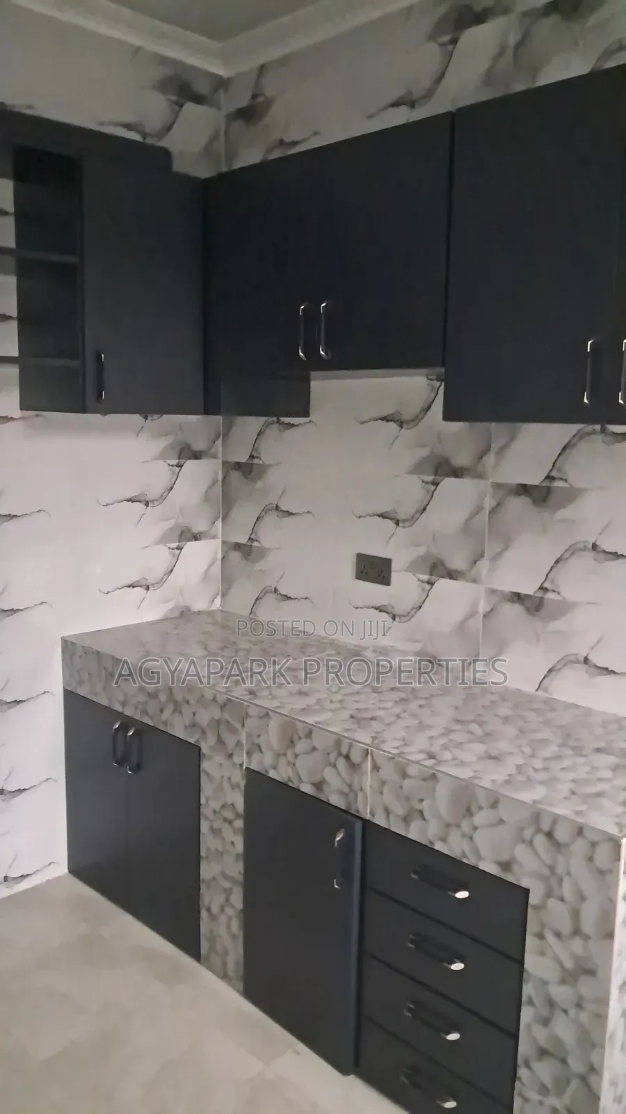 3bdrm Apartment in Cocobod, Amasaman for rent
