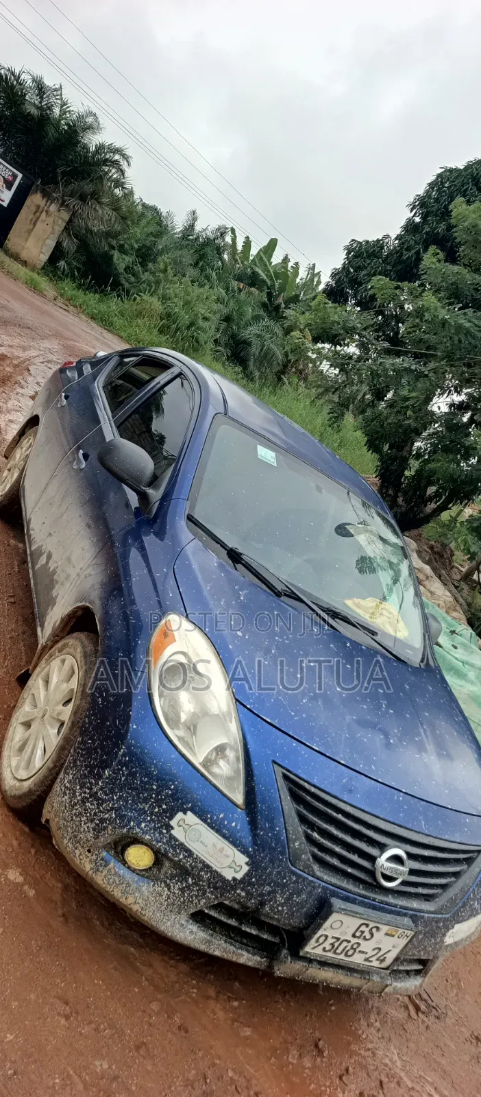 Nissan Versa 2011 Blue