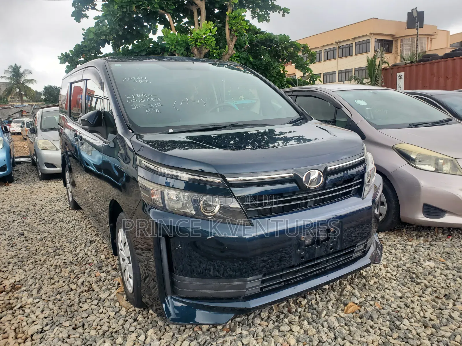 Toyota Voxy V 2WD 8-Seater 2015 Green