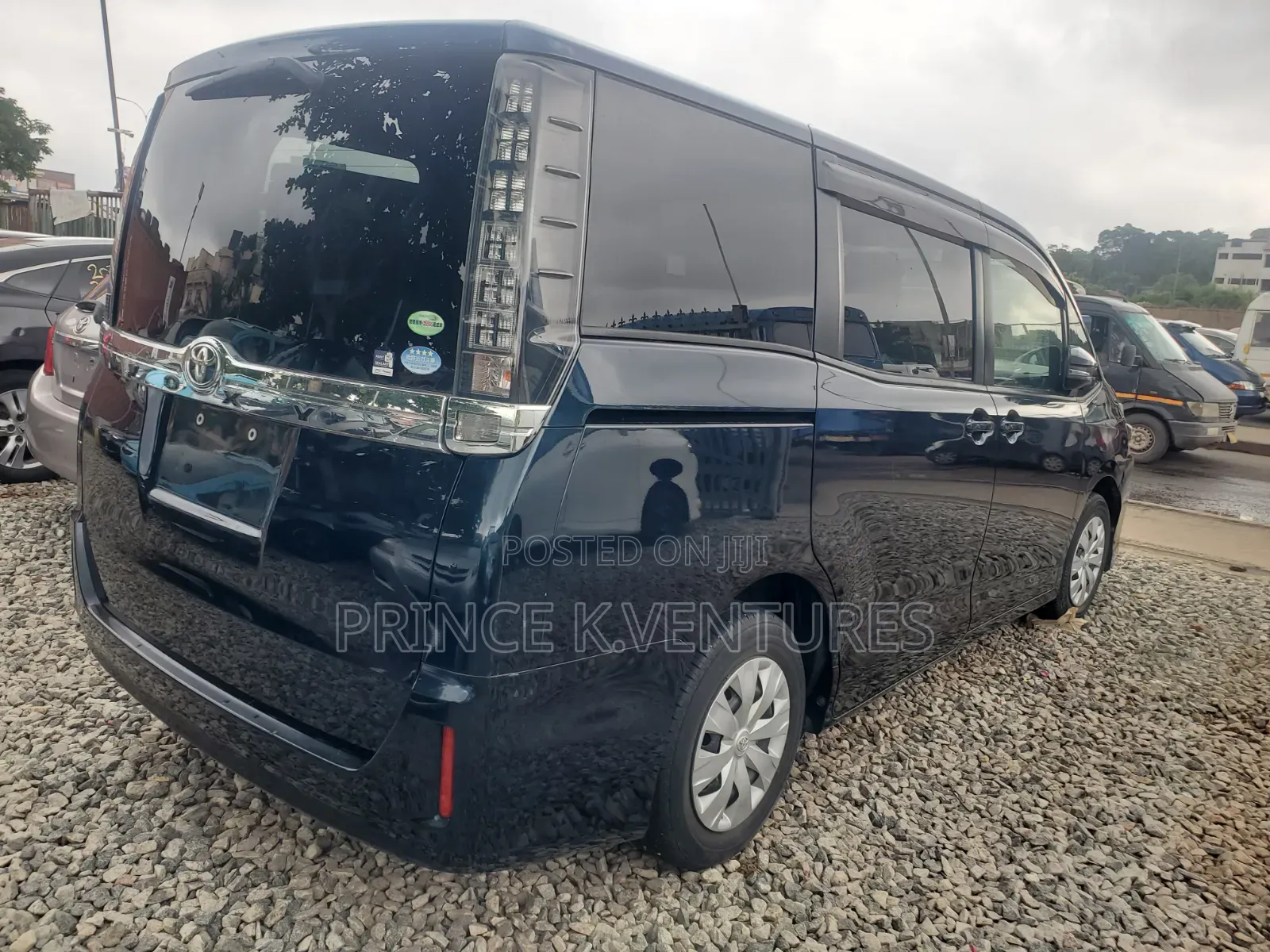 Toyota Voxy V 2WD 8-Seater 2015 Green