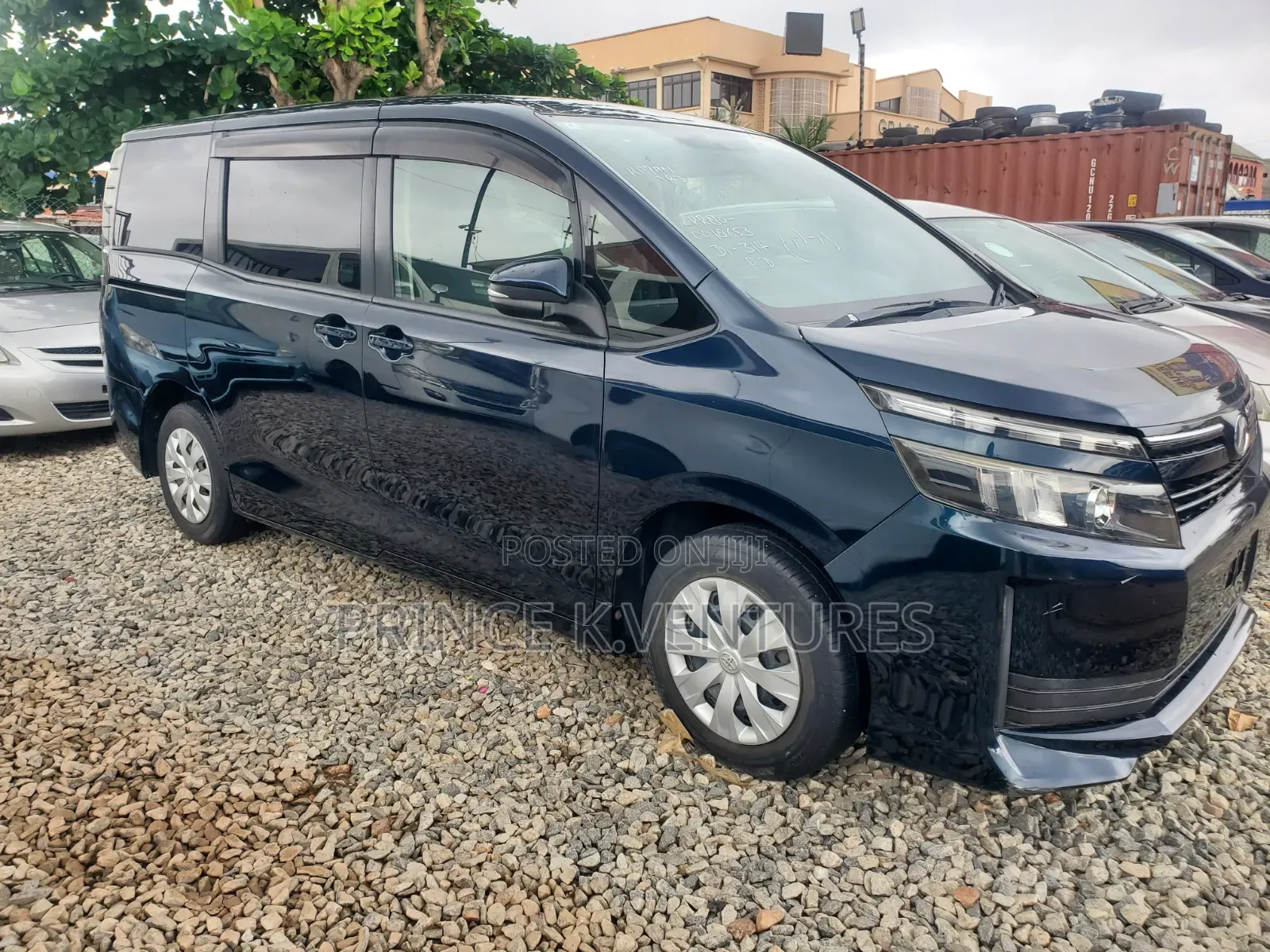 Toyota Voxy V 2WD 8-Seater 2015 Green