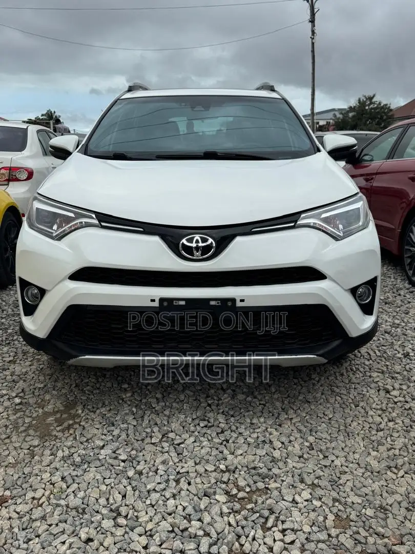 Toyota RAV4 SE AWD (2.5L 4cyl 6A) 2017 White