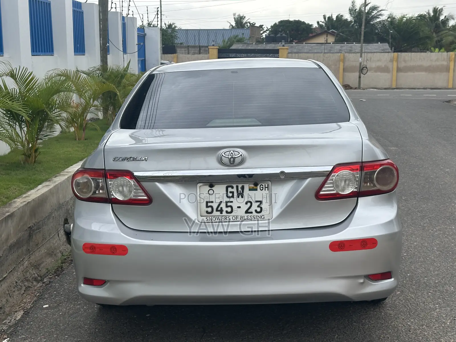 Toyota Corolla LE 4dr Sedan (1.8L 4cyl 4A) 2013 Silver
